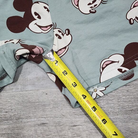 Disney Minnie Mouse  Minnie & Mickey Mouse Print Shorts Size Medium - Picture 3 of 9